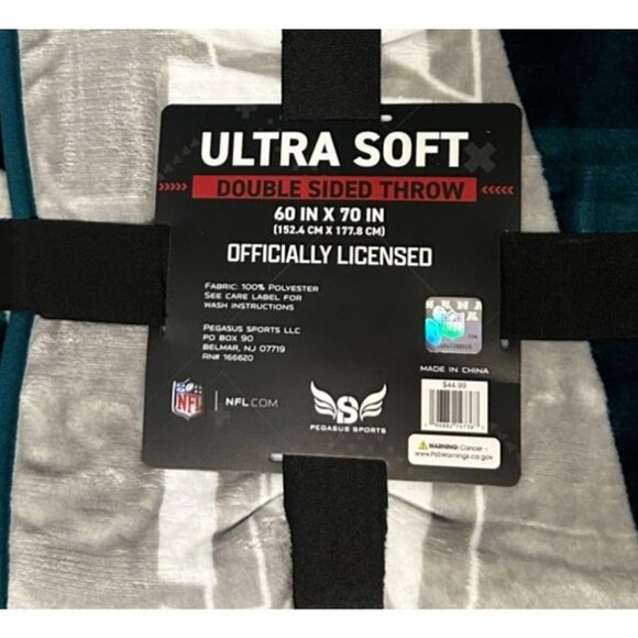 NEW WITH TAGS Pegasus Philadelphia Eagles 60" X 70" Double-Sided Blanket - Picture 4 of 5